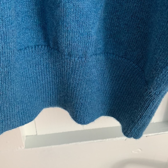 LL Bean Mens Size M Tall Blue V Neck Sweater Cotton/Cashmere - Picture 5 of 6